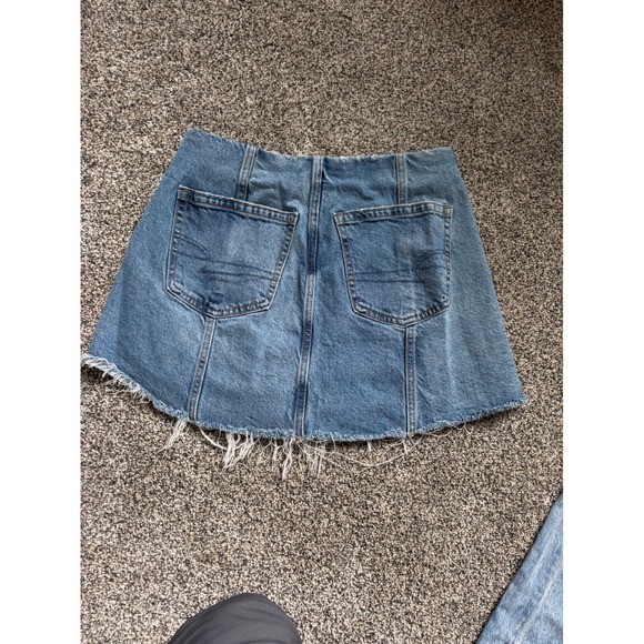 American Eagle Denim Skirt Mini Blue Button Front Frayed Hem Size 2 Stretch - Picture 2 of 6